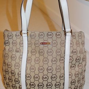**CLEARANCE** Michael Kors Monogram Jaguard tote